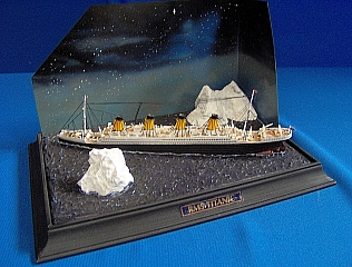 R.M.S._TITANIC_SINK_06 R.M.S._TITANIC_SINK_06